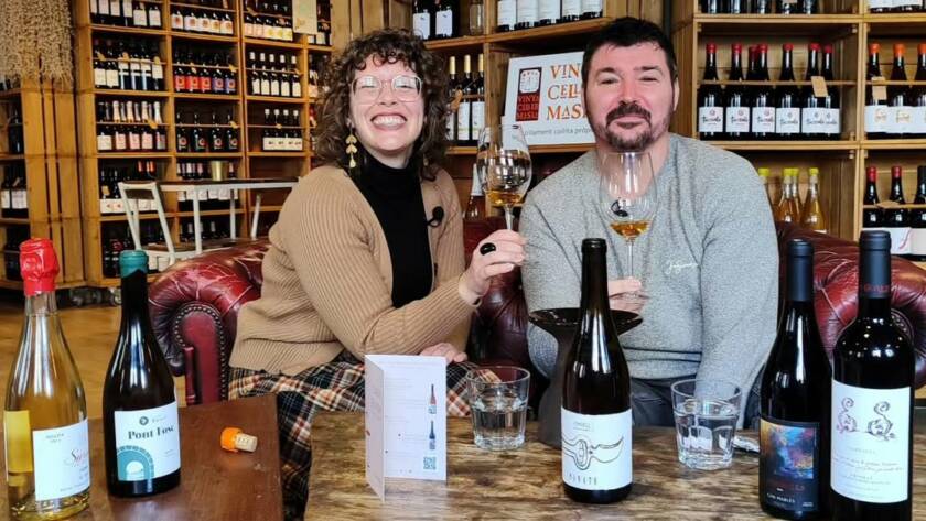 vino y mantel